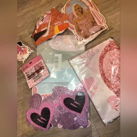 Barbie Movie Party Supplies NWT - Picture 2 of 3